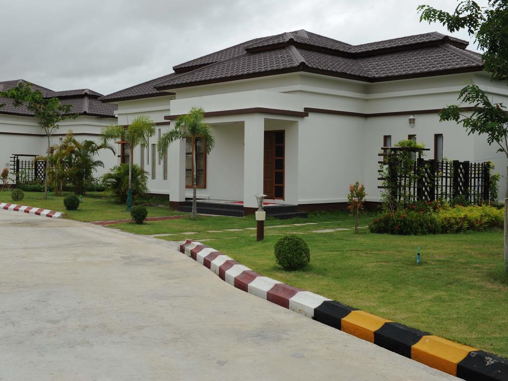 The Golden Lake Hotel Naypyidaw Екстериор снимка