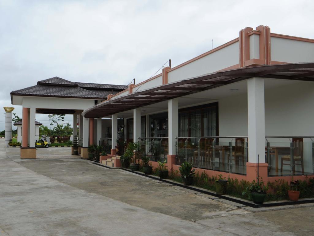 The Golden Lake Hotel Naypyidaw Екстериор снимка