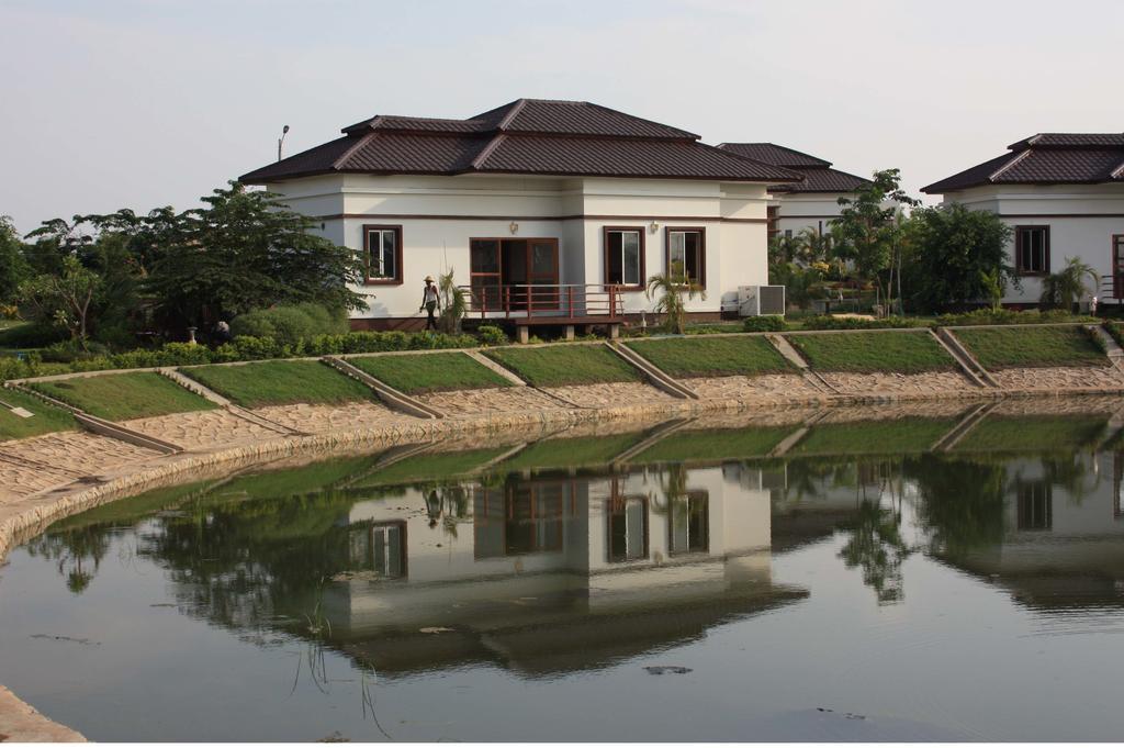 The Golden Lake Hotel Naypyidaw Екстериор снимка