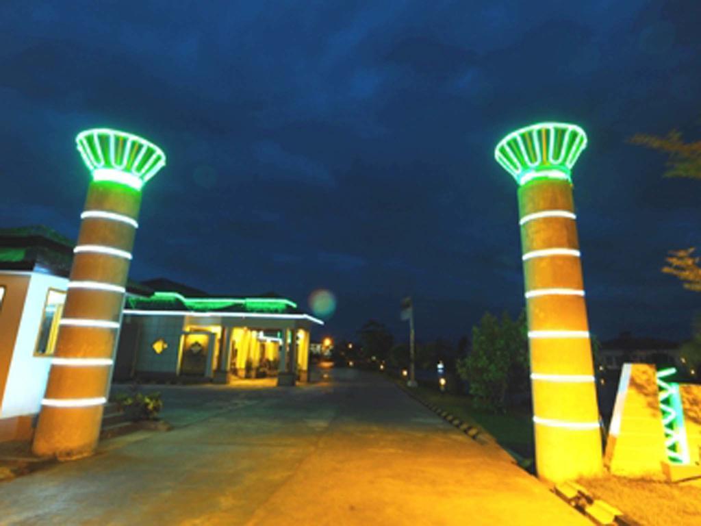 The Golden Lake Hotel Naypyidaw Екстериор снимка