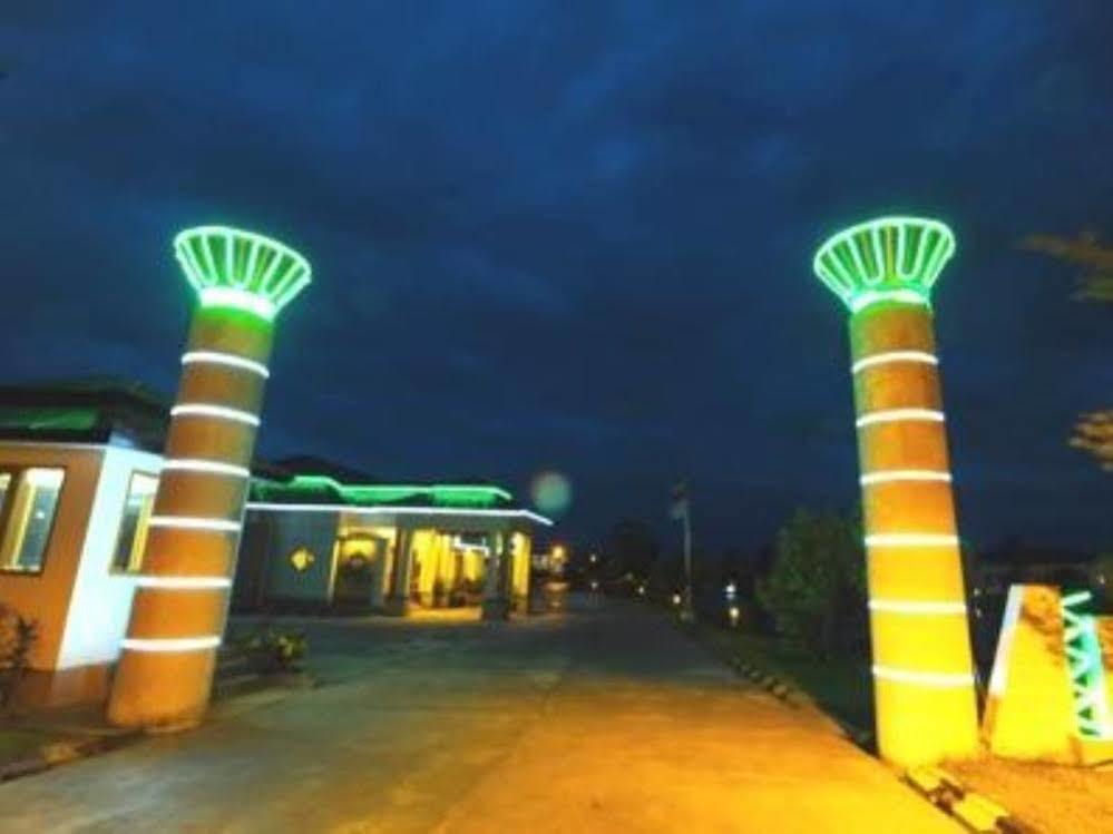 The Golden Lake Hotel Naypyidaw Екстериор снимка